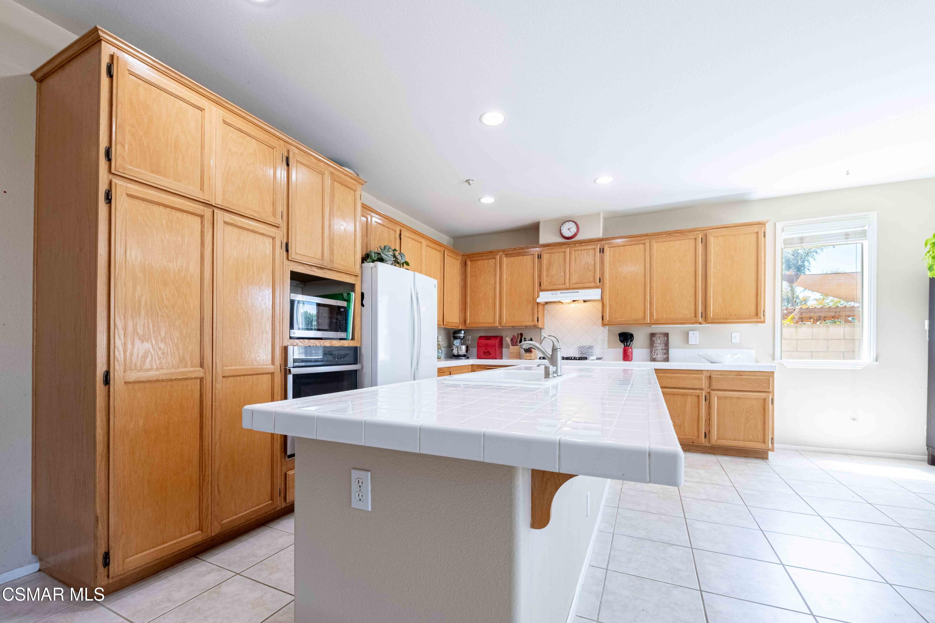 1633 Lola Way Oxnard, CA 93030 - Photo 9 of 33 1633 Lola Way