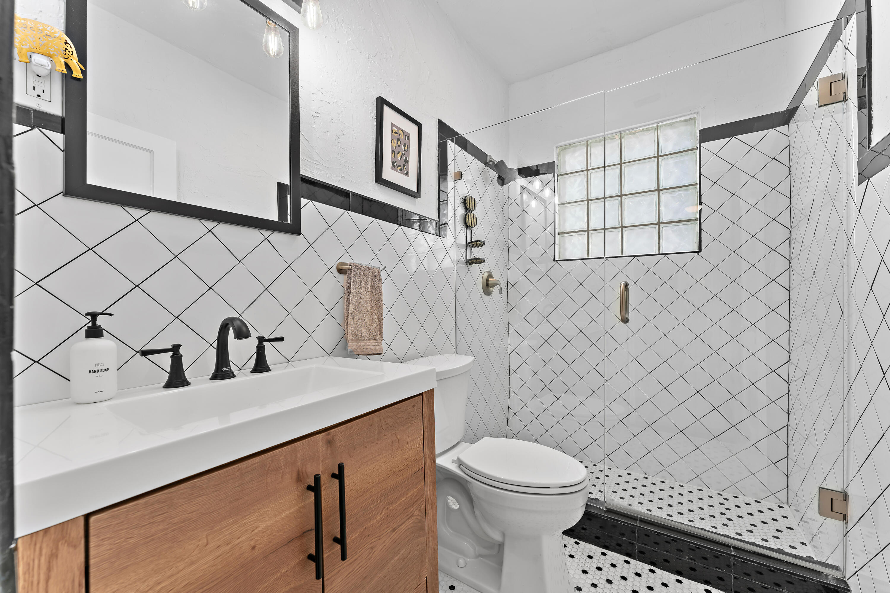 614 Avon Road West Palm Beach, FL 33401 - Photo 12 of 25 035-614AvonRd-WestPalmBeach-FULL