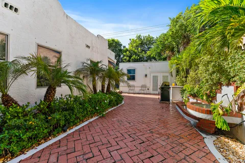 $995,000 | 614 Avon Road, West Palm Beach, FL 33401