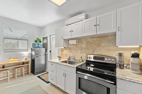 $995,000 | 614 Avon Road, West Palm Beach, FL 33401