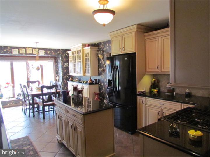 163 Hill Road Douglassville, PA 19518 - Photo 11 of 25 Kitchen