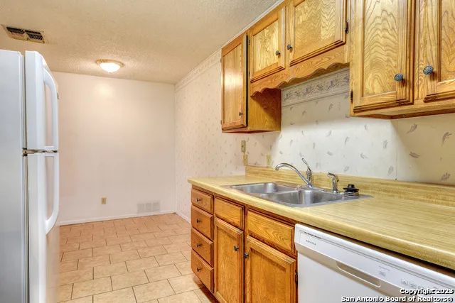 $1,475 | 818 Lois Street, Unit B, Kerrville, TX 78028