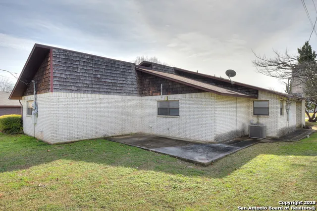 $1,475 | 818 Lois Street, Unit B, Kerrville, TX 78028