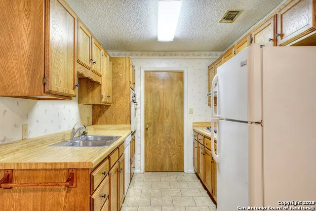 $1,475 | 818 Lois Street, Unit B, Kerrville, TX 78028