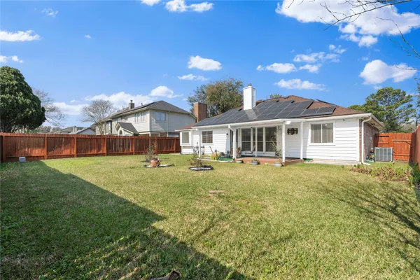 $1,900 | 806 North Willow Drive, Houston, TX 77073