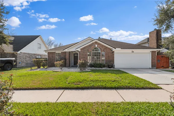 $1,900 | 806 North Willow Drive, Houston, TX 77073