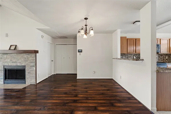 $1,900 | 806 North Willow Drive, Houston, TX 77073