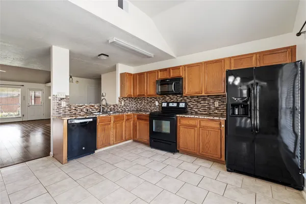 $1,900 | 806 North Willow Drive, Houston, TX 77073