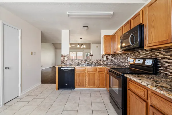 $1,900 | 806 North Willow Drive, Houston, TX 77073