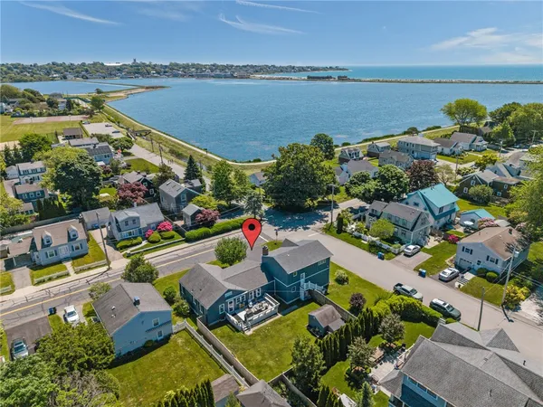 $3,000 | 97 Eustis Avenue, Unit 2, Newport, RI 02840