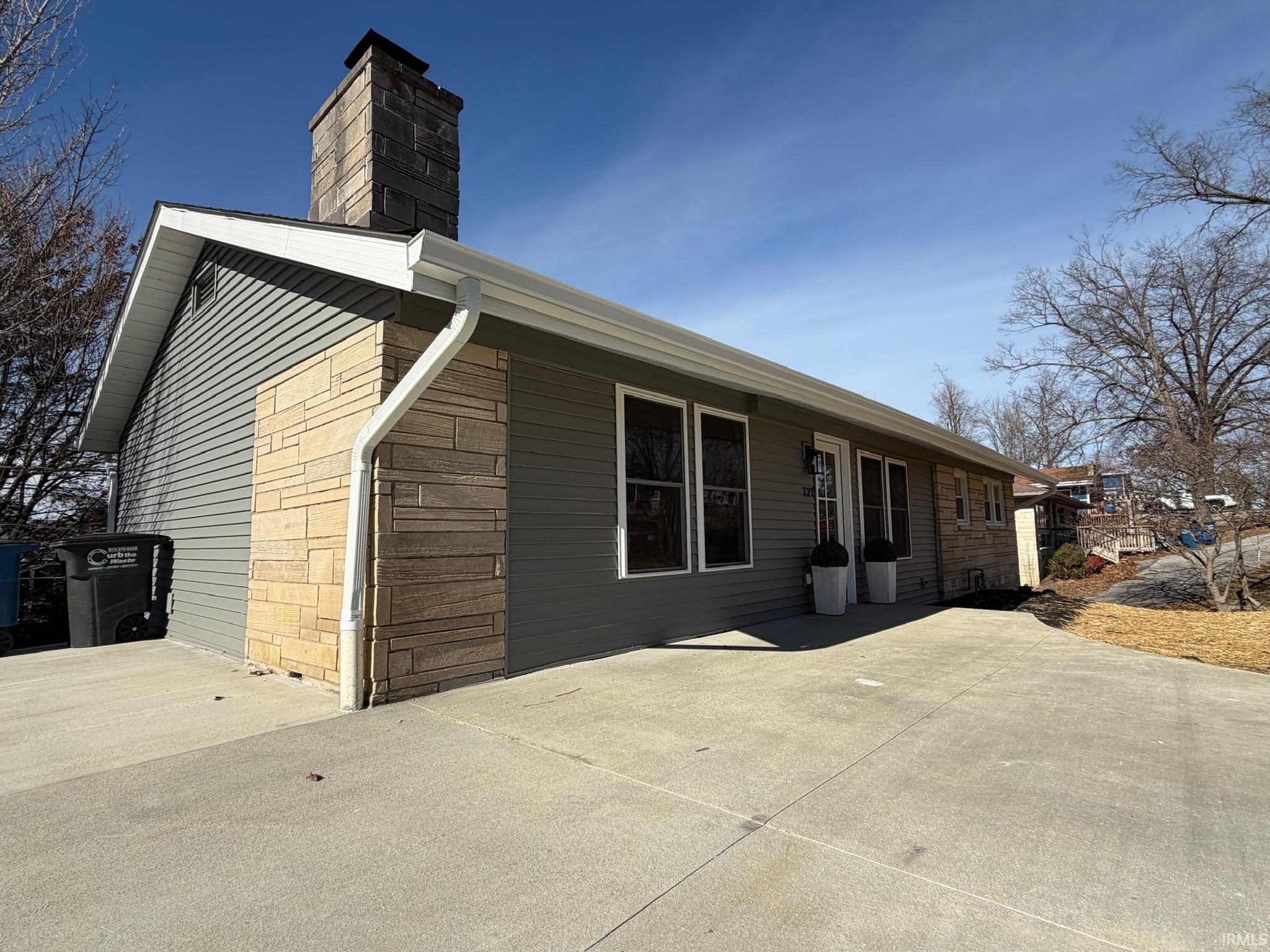 121 Edgewood Drive Bedford, IN 47421 - Photo 3 of 36