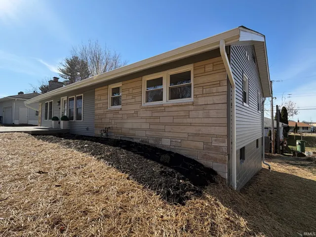 $249,900 | 121 Edgewood Drive, Bedford, IN 47421