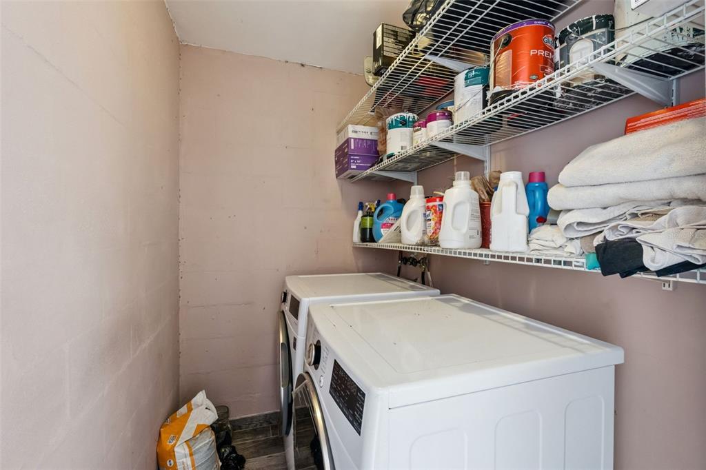 2613 East Church Street Orlando, FL 32803 - Photo 17 of 32 a utility room with dryer and washer
