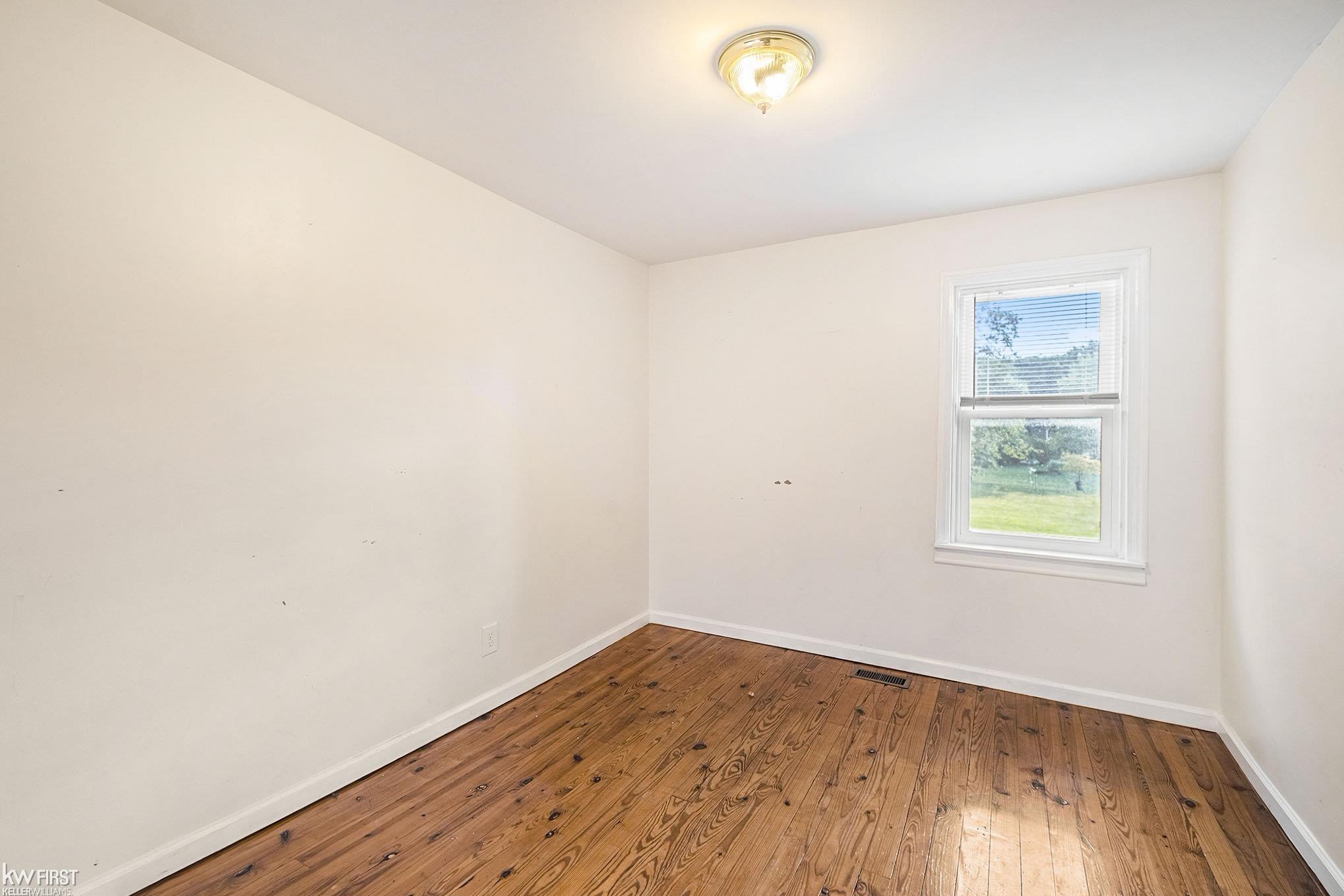 5126 West Thompson Road Linden, MI 48451 - Photo 10 of 27 50142564-38dca0ab-f71e-4bcd-968a-f411d344c5d3.JPG