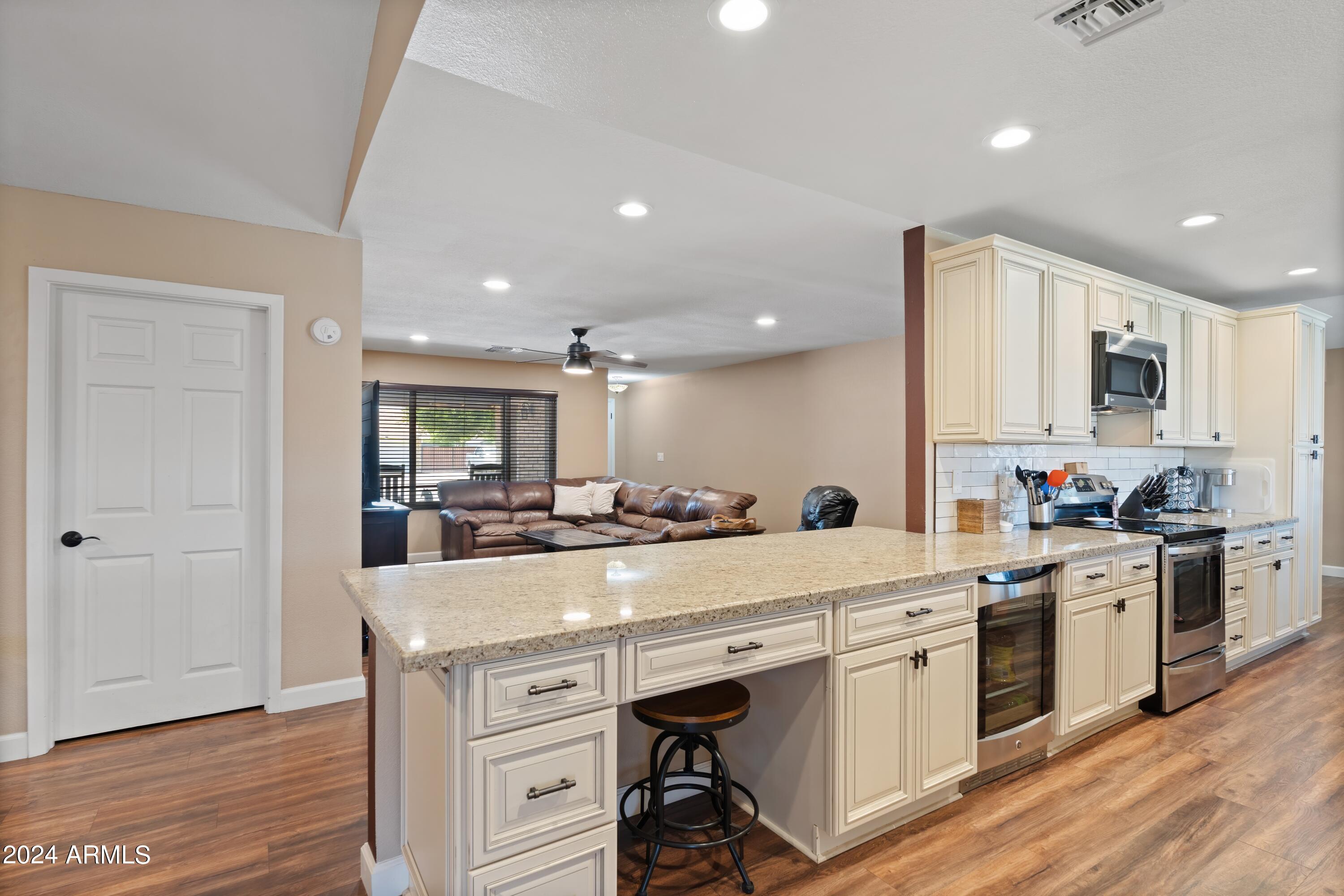 4426 East Phelps Road Phoenix, AZ 85032 - Photo 13 of 36 13-Kitchen