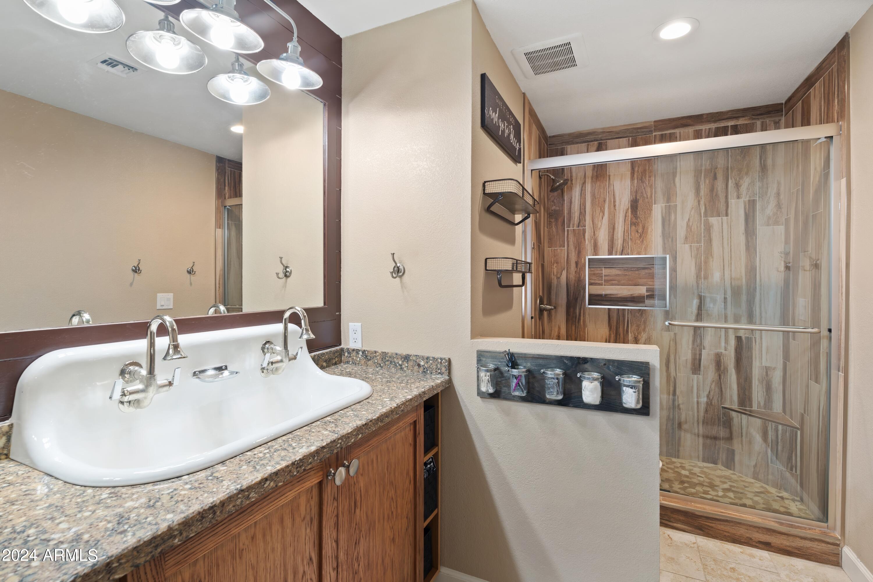 4426 East Phelps Road Phoenix, AZ 85032 - Photo 26 of 36 26-Primary Bathroom