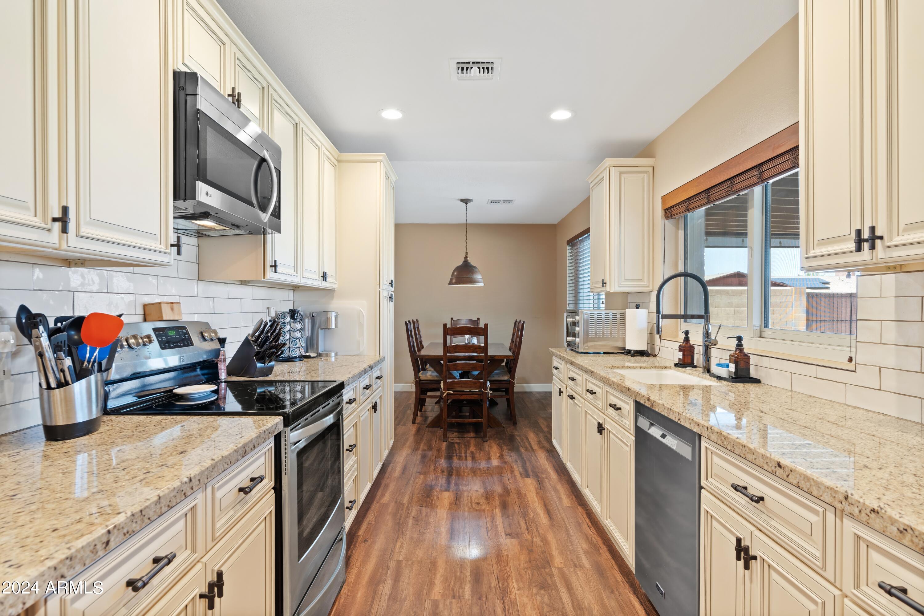 4426 East Phelps Road Phoenix, AZ 85032 - Photo 10 of 36 10-Kitchen