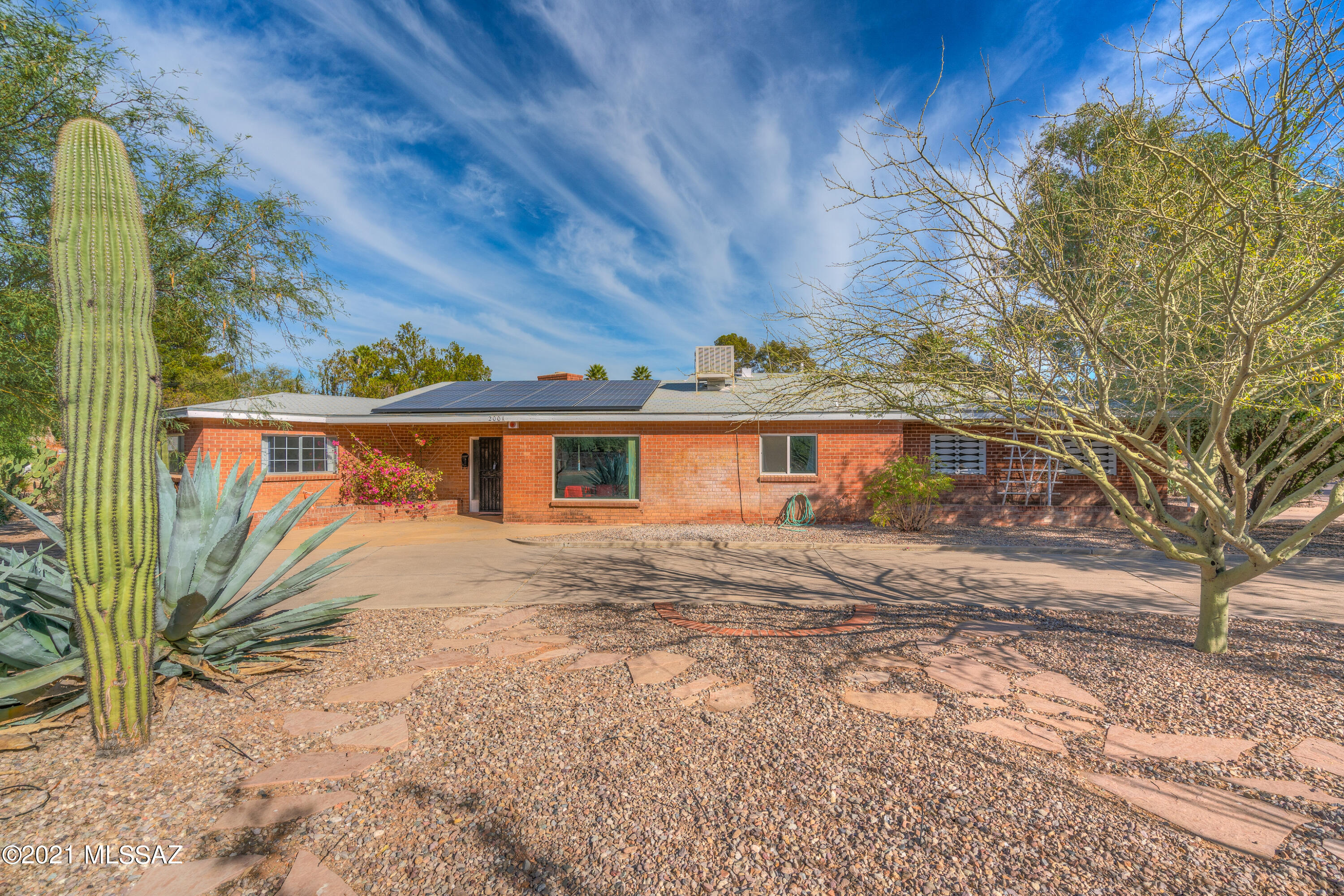 2001 East Rennoc Stravenue Tucson, AZ 85719 - Photo 1 of 50 Gallery Image 1
