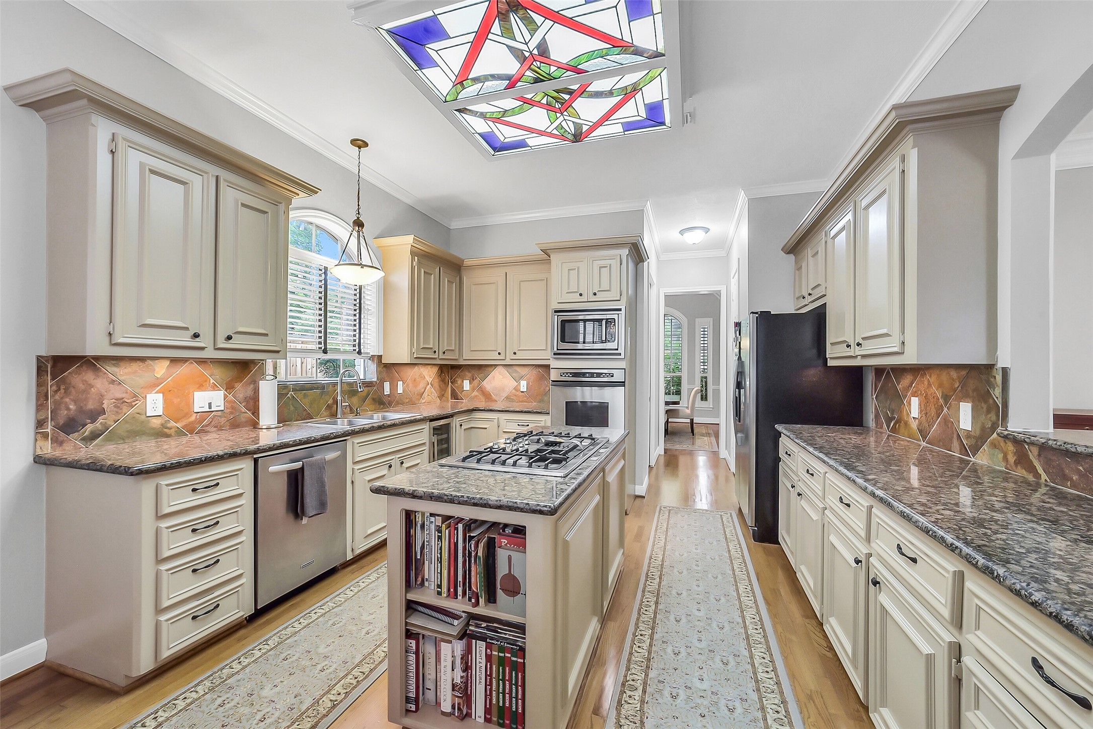 1260 Fries Road Houston, TX 77055 - Photo 10 of 42 Incredible Kitchen with one of a kind Stained Glass Art Light Panel