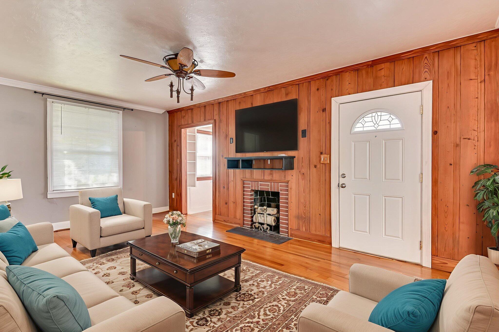 1510 Pendleton Road Augusta, GA 30904 - Photo 5 of 42 Living Room Standard 4