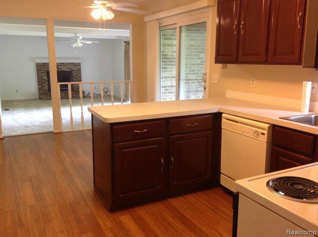 9340 Tower Road South Lyon, MI 48178 - Photo 8 of 32 IMG_2889.jpg