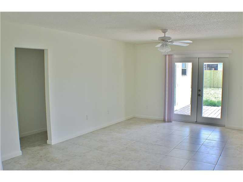 22209 Southwest 64th Way Boca Raton, FL 33428 - Photo 12 of 22 Family/Great Room
