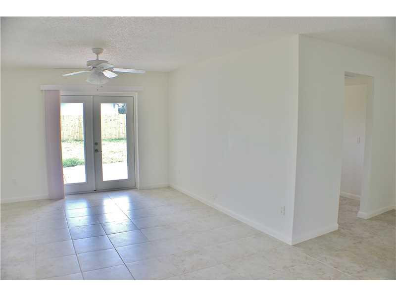 22209 Southwest 64th Way Boca Raton, FL 33428 - Photo 13 of 22 Family/Great Room