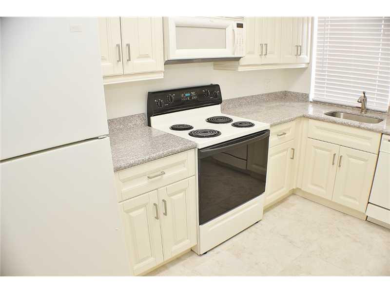 22209 Southwest 64th Way Boca Raton, FL 33428 - Photo 3 of 22 Kitchen
