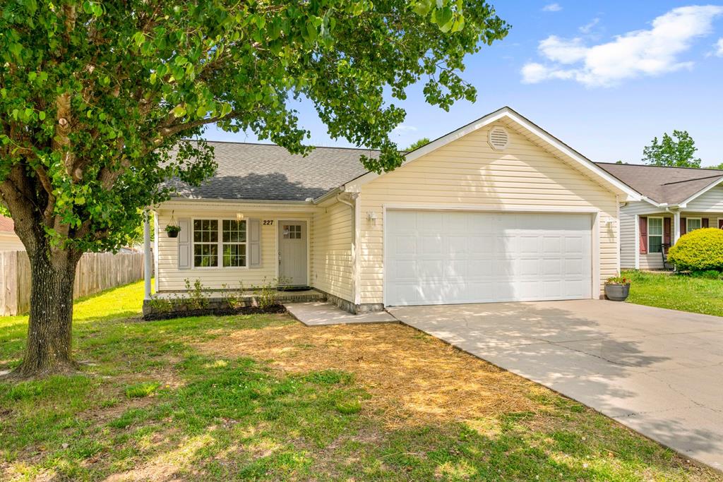 227 Periwinkle Way Dalton, GA 30721 - Photo 1 of 33 Main View