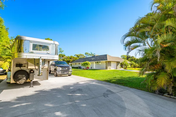 $999,900 | 8811 Pinion Drive, Wellington, FL 33467