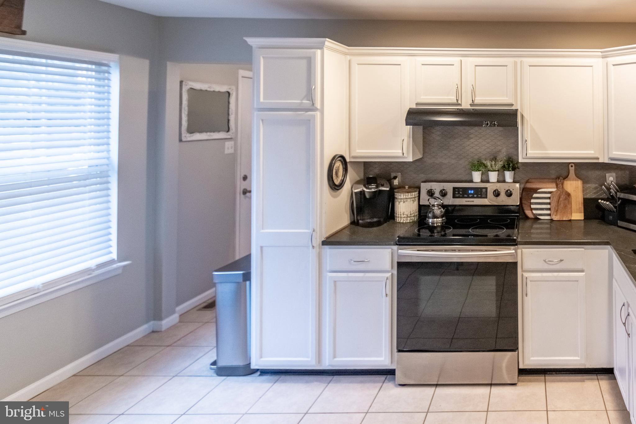 31 North Hawthorne Road Coatesville, PA 19320 - Photo 4 of 27 Kitchen