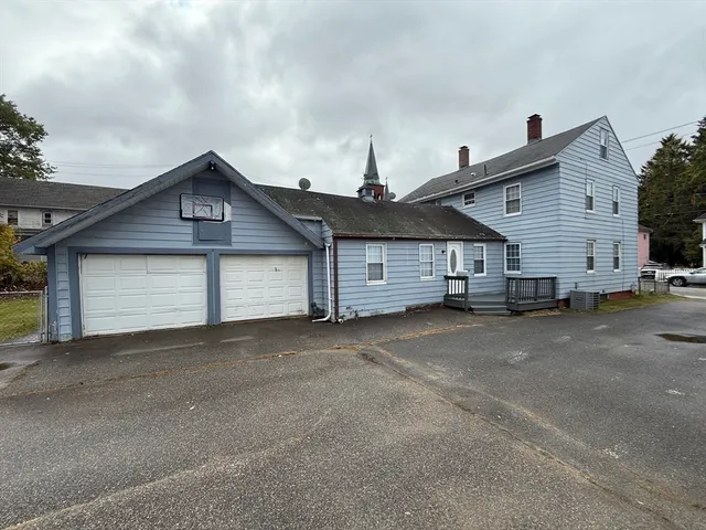 a view of house and garage
