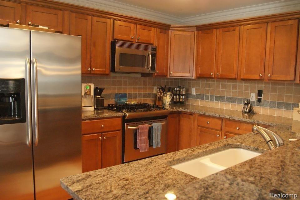 2147 Harvard Road Berkley, MI 48072 - Photo 7 of 15 Kit w/granite & SS Appliances
