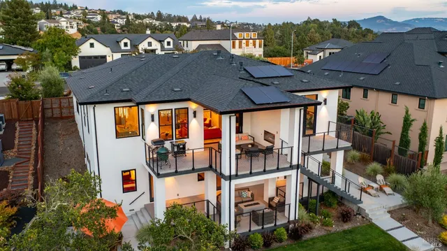 $2,295,000 | 3735 Lakebriar Place, Santa Rosa, CA 95403