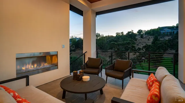 $2,295,000 | 3735 Lakebriar Place, Santa Rosa, CA 95403