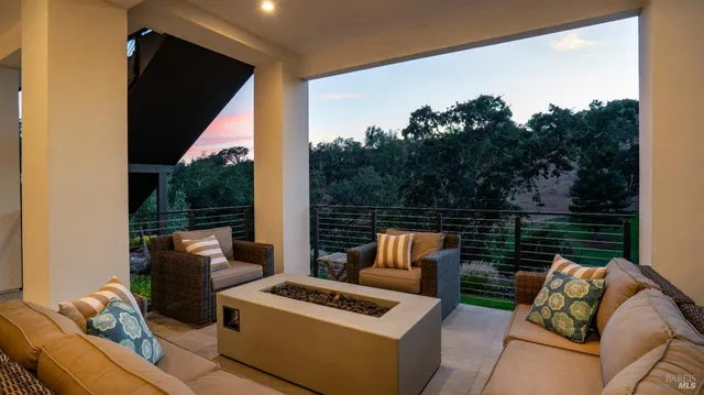 $2,295,000 | 3735 Lakebriar Place, Santa Rosa, CA 95403