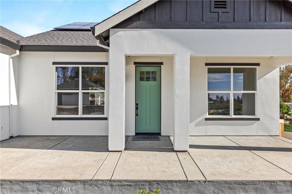 6148 Ripley Lane Paradise, CA 95969 - Photo 2 of 37 a front view of a house with a garage