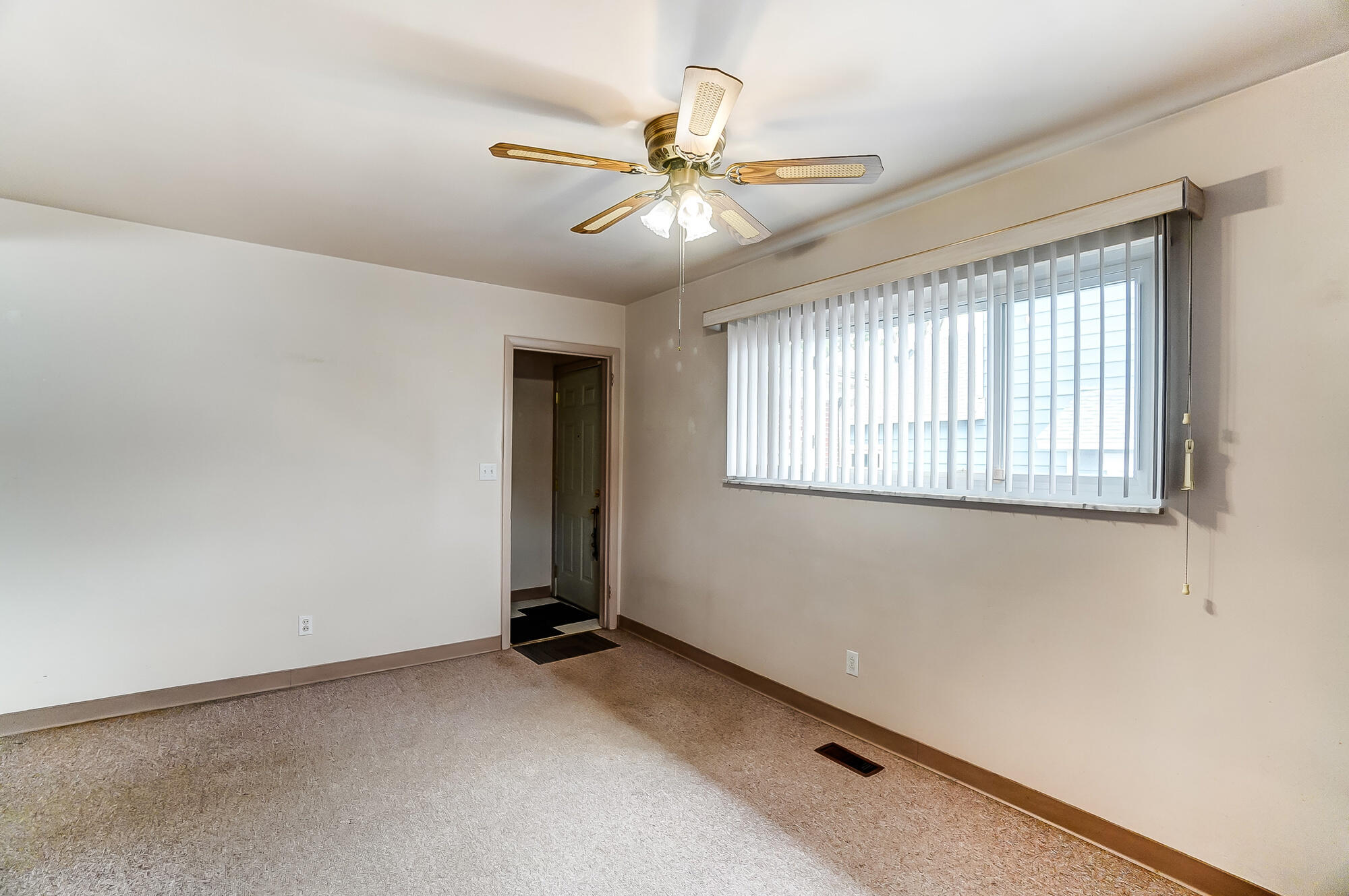 237 Warren Drive Springfield, OH 45503 - Photo 10 of 28 Gallery Image 10