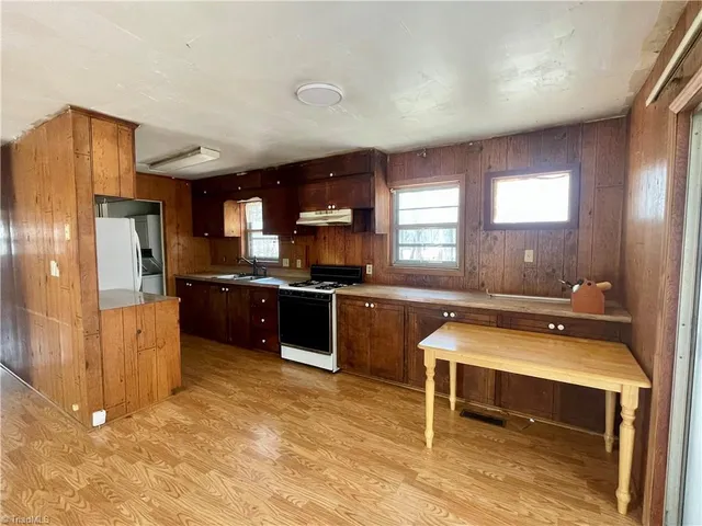 $149,000 | 217 Lakeview Drive East, Thomasville, NC 27360