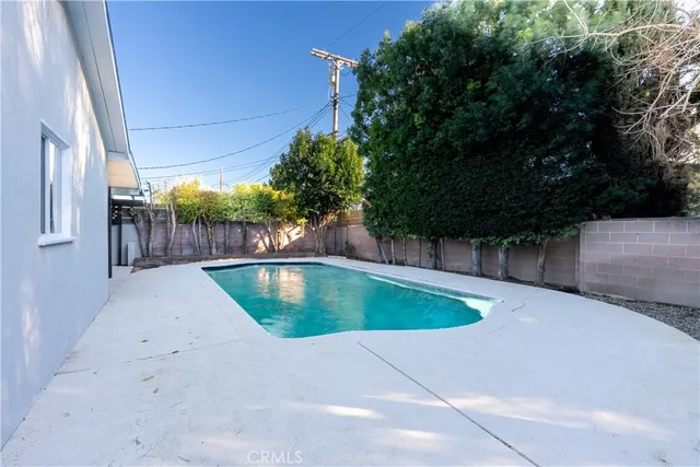 $875,000 | 19034 Wyandotte Street, Reseda, CA 91335