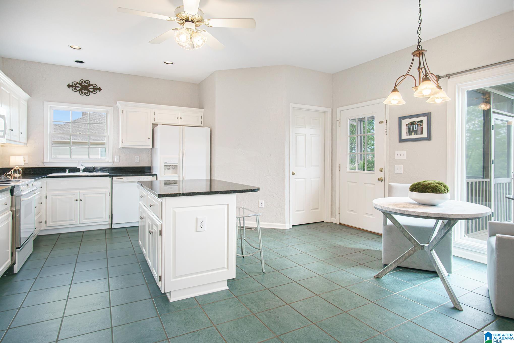 126 Heather Ridge Drive Pelham, AL 35124 - Photo 10 of 41