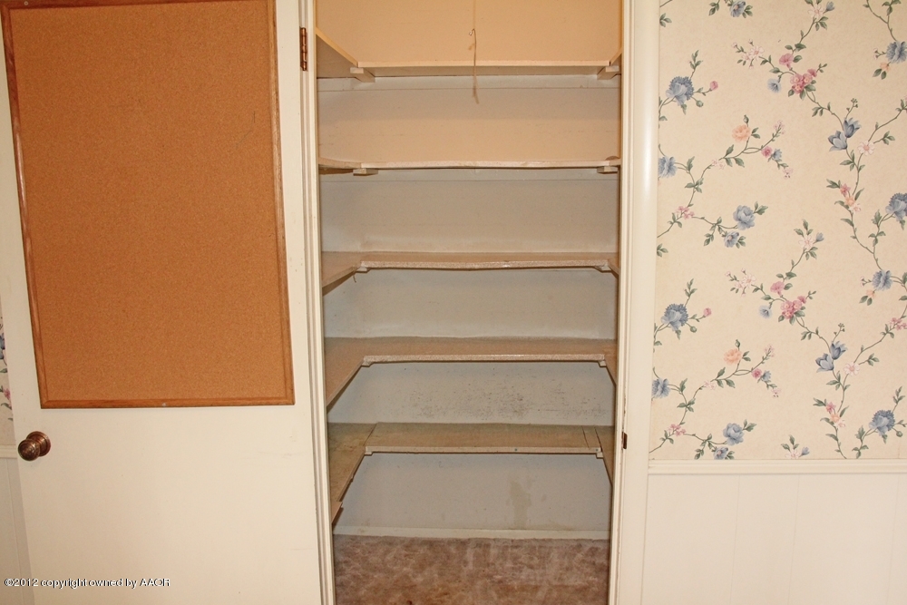 7106 Jameson Road Amarillo, TX 79106 - Photo 29 of 33 a view of walk in closet