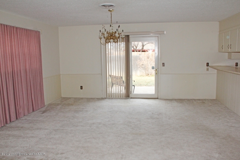 7106 Jameson Road Amarillo, TX 79106 - Photo 5 of 33 a view of an empty room with a window