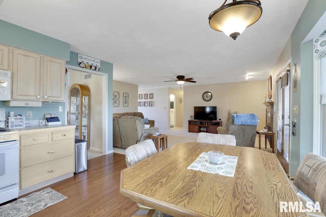 2204 Stockton Drive Springfield, IL 62703 - Photo 7 of 24 Gallery Image 7