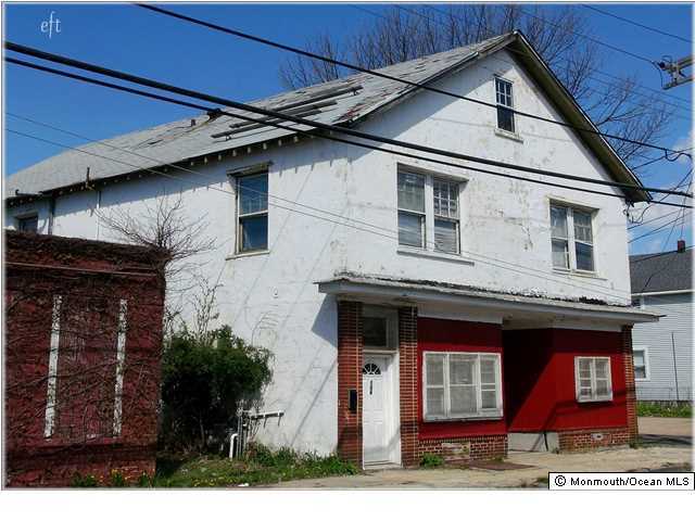 a view of a entrance of the building