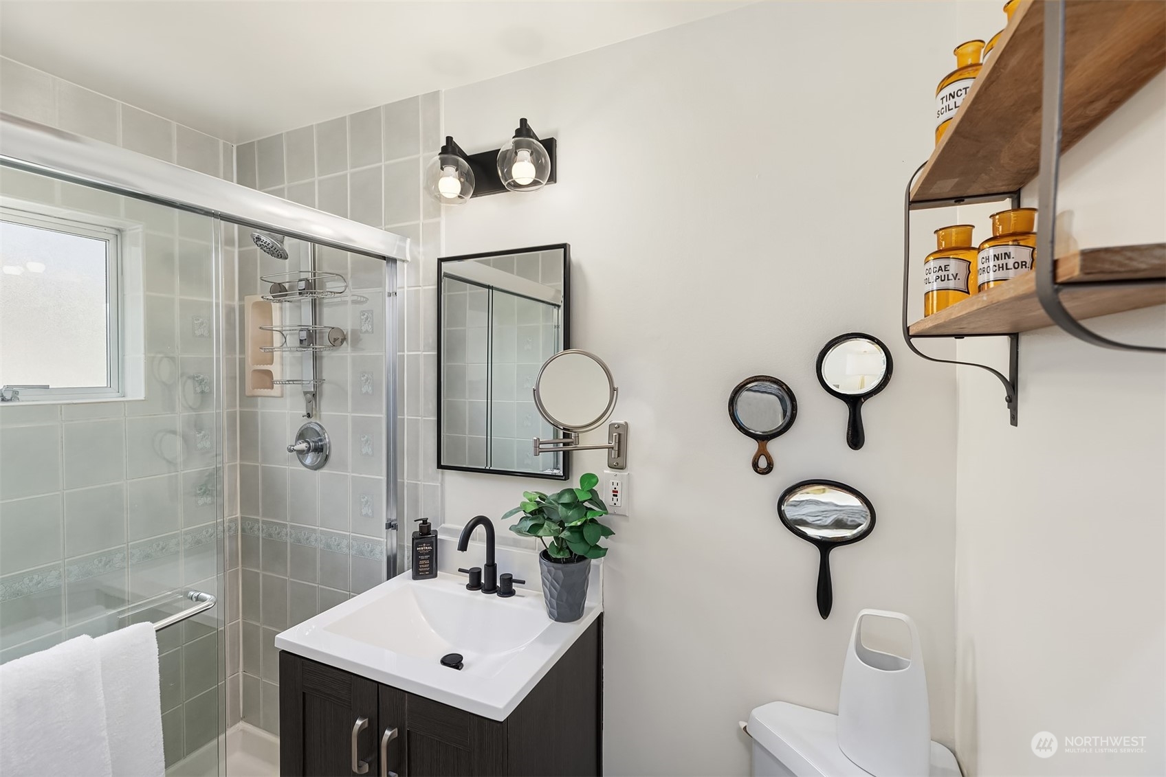 4922 Southwest Dawson Street Seattle, WA 98136 - Photo 10 of 40 Gallery Image 10