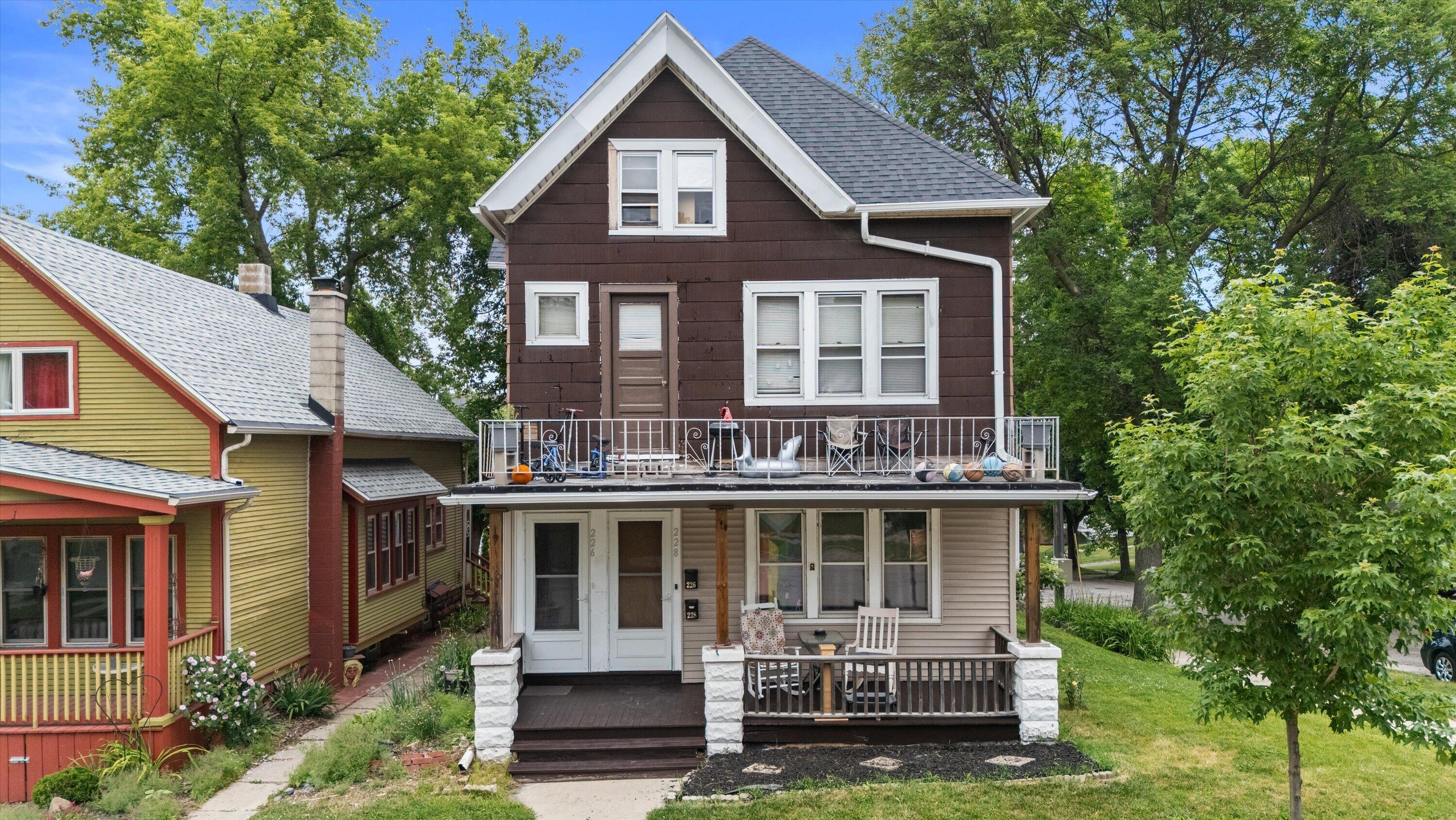 226 East Smith Street, Unit 228 Milwaukee, WI 53207 - Photo 39 of 39 Front of House