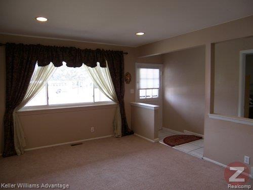 28535 Evergreen Road Southfield, MI 48076 - Photo 7 of 14 Living Room