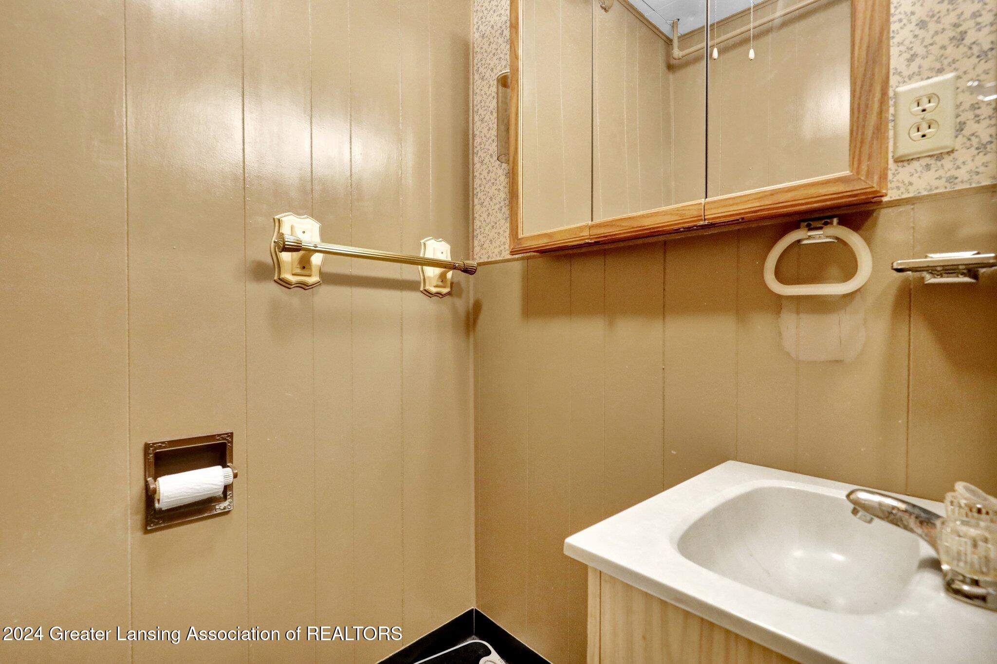 412 Perry Street Albion, MI 49224 - Photo 19 of 27 19-web-or-mls-Open Ended Media-19