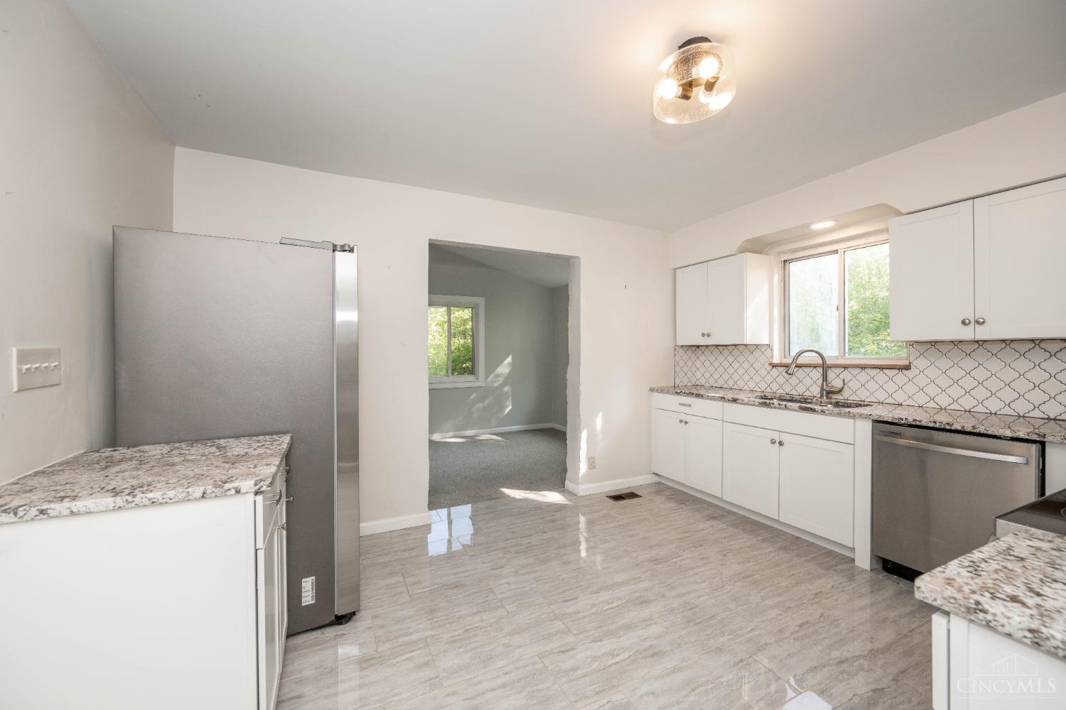 214 Ridgeway Road Cincinnati, OH 45216 - Photo 8 of 39
